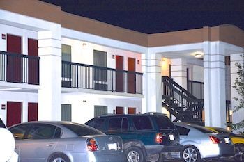 Red Roof Motel 2*